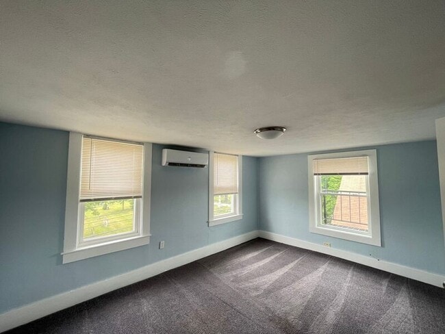 Building Photo - 139 W Hollis St