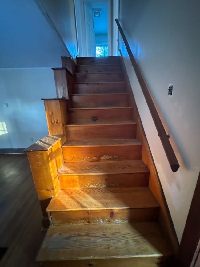 Building Photo - Cozy Two Story Home with Two Bathrooms.  ( CURRENTLY UNDER CONTRACT)