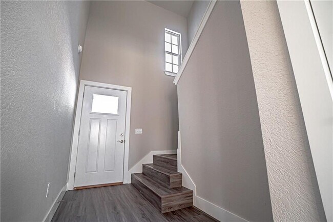 Building Photo - 3101 SW Garrison Ln