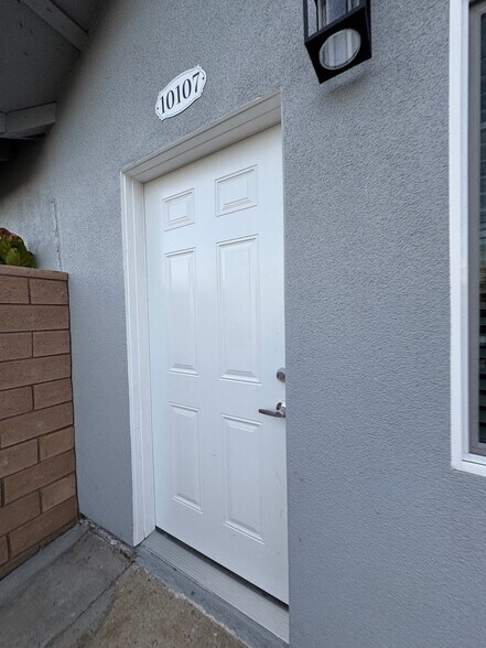 Building Photo - 10107 Laurel Canyon Blvd