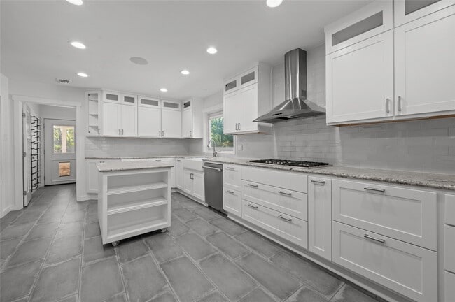 Building Photo - 4702 Bayou Vista Dr