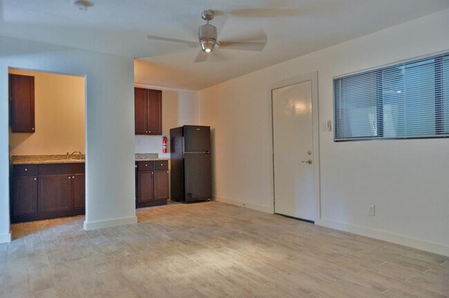 Building Photo - 1423 Kipling St