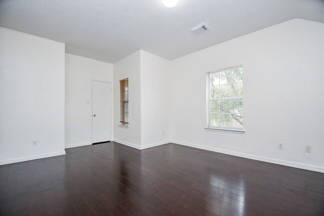 Building Photo - 9641 Weldridge Dr