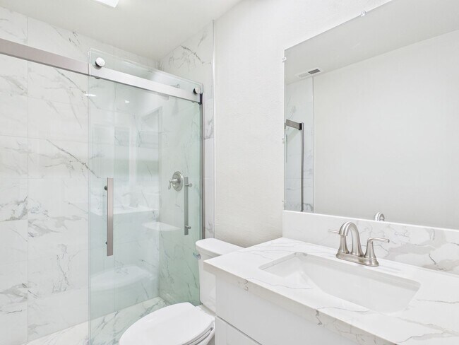 Building Photo - NEW NEW NEW remodeled -3bedroom/3bath Town...