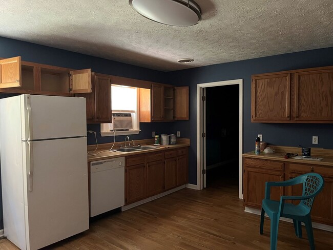 Building Photo - 2bd/2ba with an oversized single car garage