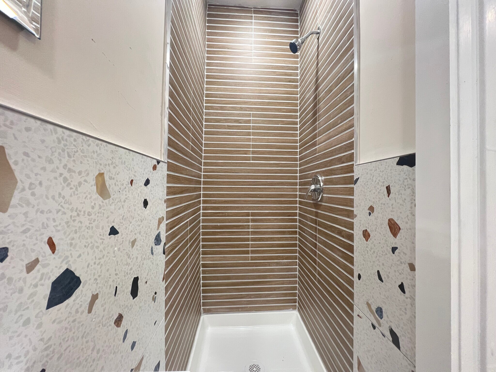 47 Logan Ave 1L - 44 Logan Ave