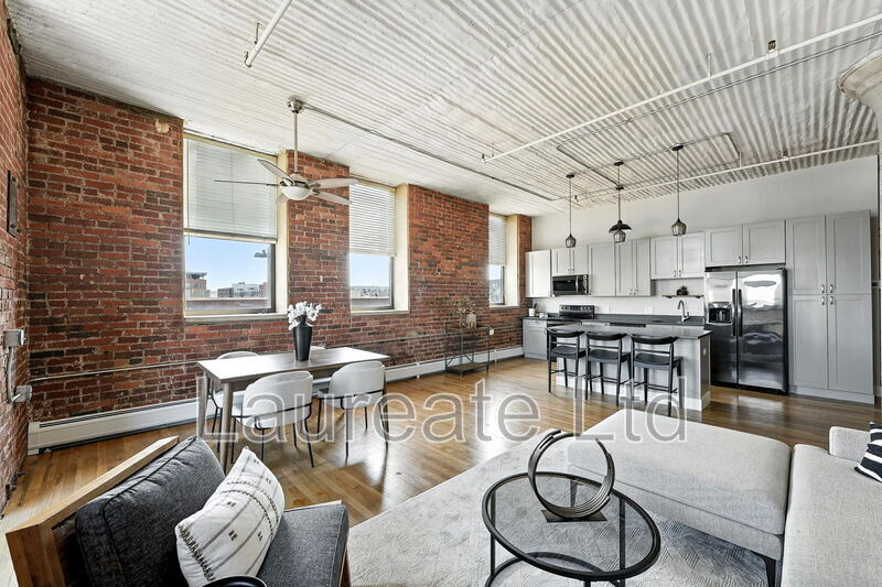 Building Photo - 2261 Blake St
