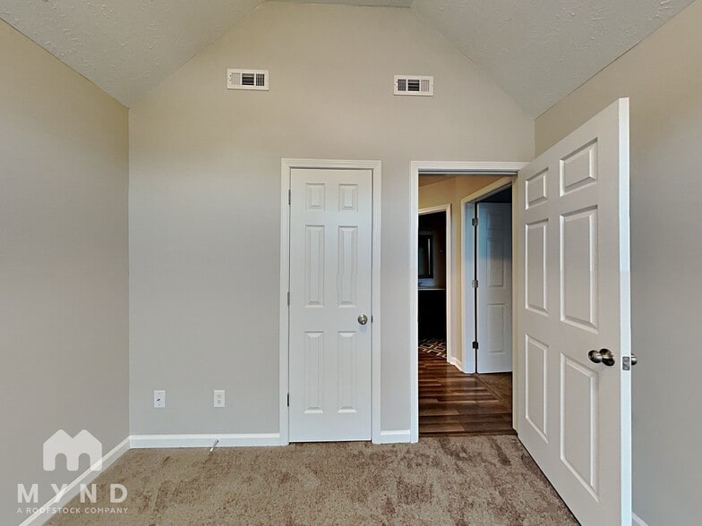 Building Photo - 2401 Pinyon St