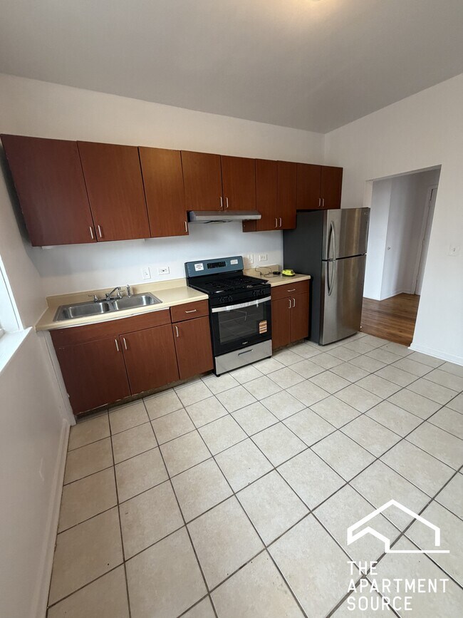 Building Photo - 4033 W Gladys Ave