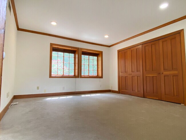 Building Photo - 3814 Dixie Canyon Ave