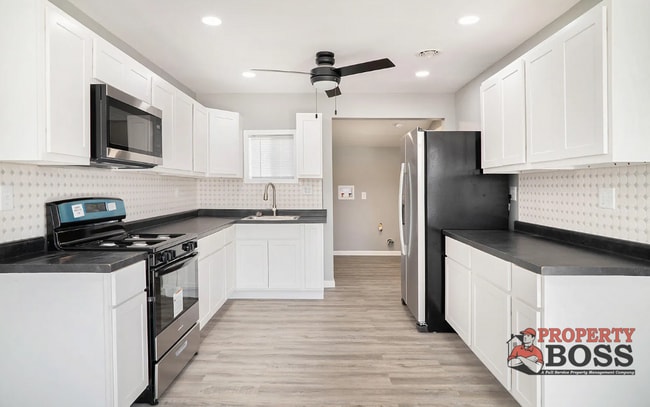 Building Photo - 4216 W 19th Plaza