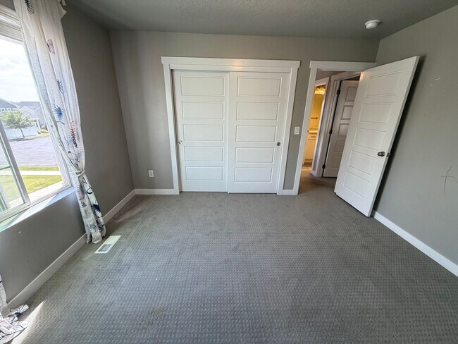Building Photo - Beautiful 5-Bedroom Home in Lehi - Plenty of Storage!