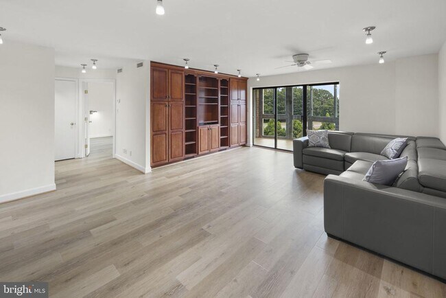 Building Photo - 8340 Greensboro Dr