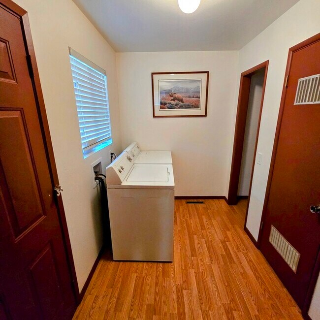 Building Photo - Charming 3-Bedroom + Loft Home in Shay Meadows