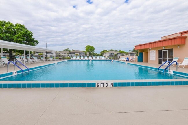 Building Photo - 55+ Community of Vista St. Lucie