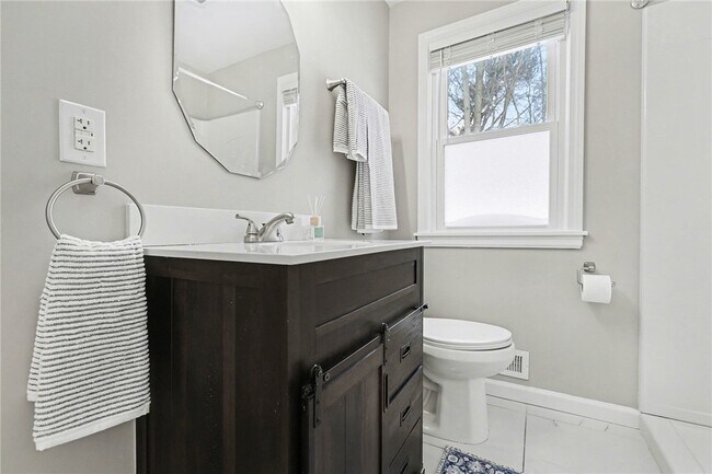 Building Photo - 534 Glenview Ct