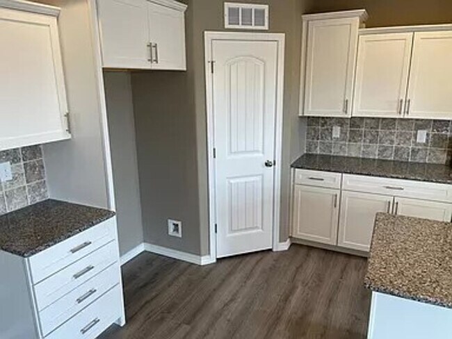 Building Photo - 8394 Talc Dr