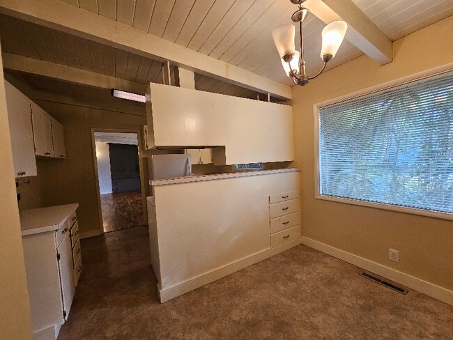 Building Photo - 517 NE 8th St