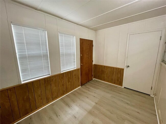 Building Photo - 4507 9th St W