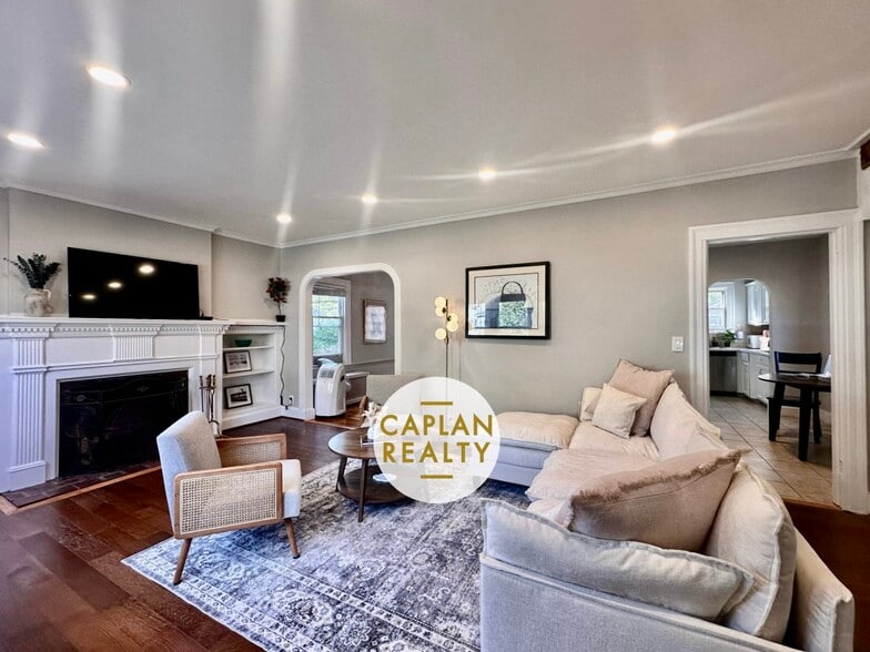 Primary Photo - 86 Roydon Rd