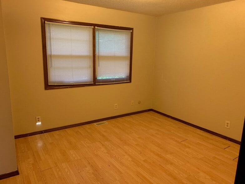 Building Photo - 1202 Brighton Dr