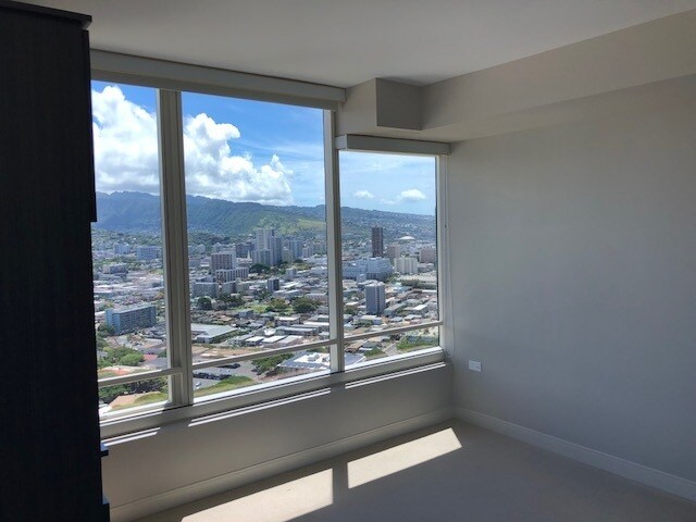 Building Photo - 1009 Kapiolani Blvd