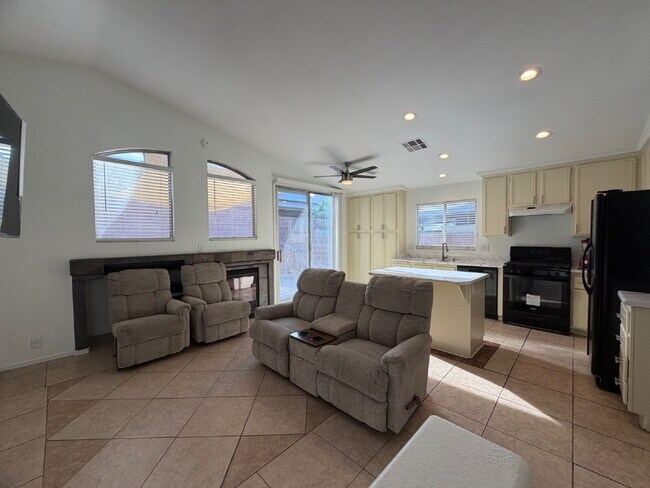 Building Photo - SINGLE-STORY HOME | GATED COMMUNITY | FLEXIBLE FURNISHING OPTIONS I 4 Bedroom Home with Private B...