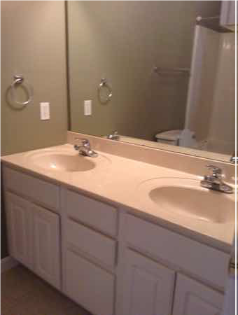Building Photo - 2632 E Oaklawn Ct