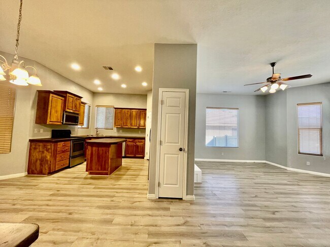 Building Photo - Pet-Friendly 4-BR Home in Washington Fields