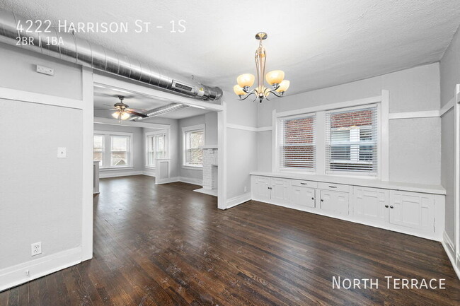 Building Photo - Renovated 1 Bedroom in Hyde Park, near Mid...