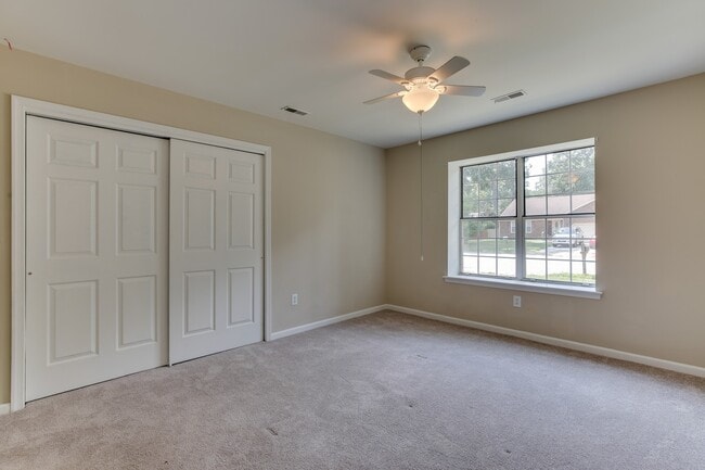 Building Photo - 732 Galahad Dr