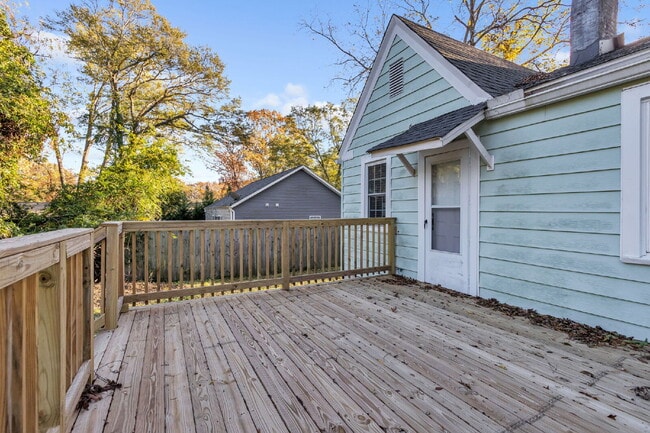 Building Photo - Beautifully Updated 2-Bedroom, 2-Bath Single-Level Home($1650/mo rent***)