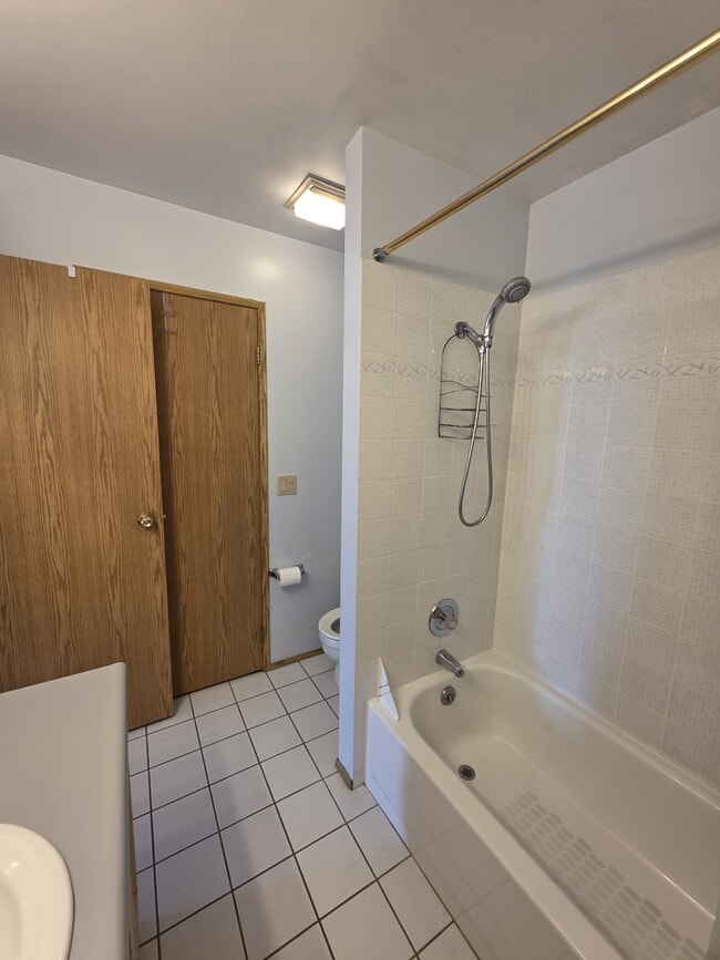 Building Photo - 1728 Edwards Dr