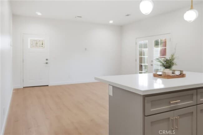 Building Photo - 215 E 2nd St