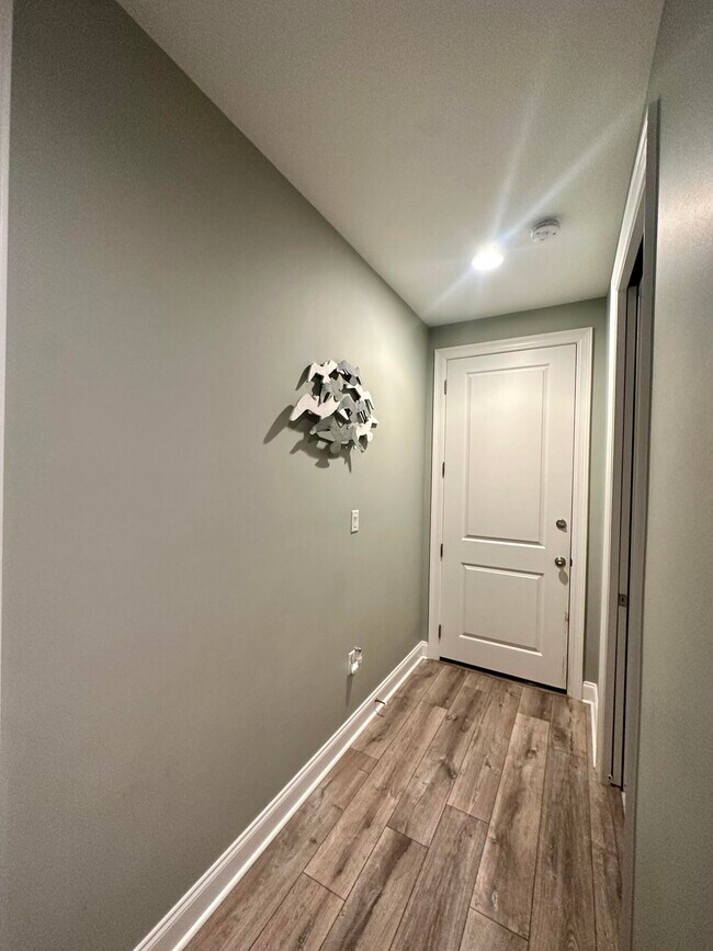 Building Photo - 613 Tulip Tree Way