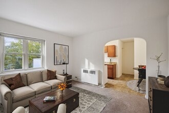 Building Photo - Spacious Top-Floor 1BR on Beautiful Iris Park!