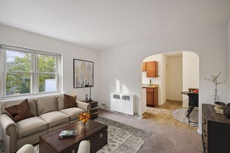 Building Photo - Spacious, Updated 1BR on Beautiful Iris Park!