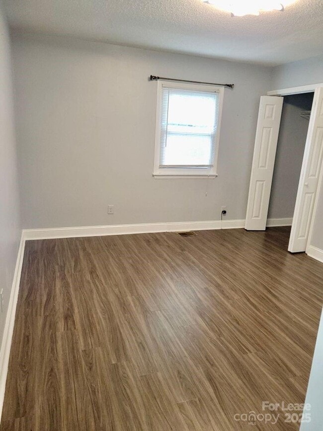 Building Photo - 1531 Longleaf Dr