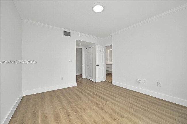 Building Photo - 800 Claughton Island Dr