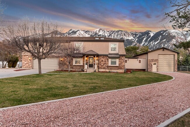 Building Photo - Beautiful 5-Bedroom Home in Sandy!