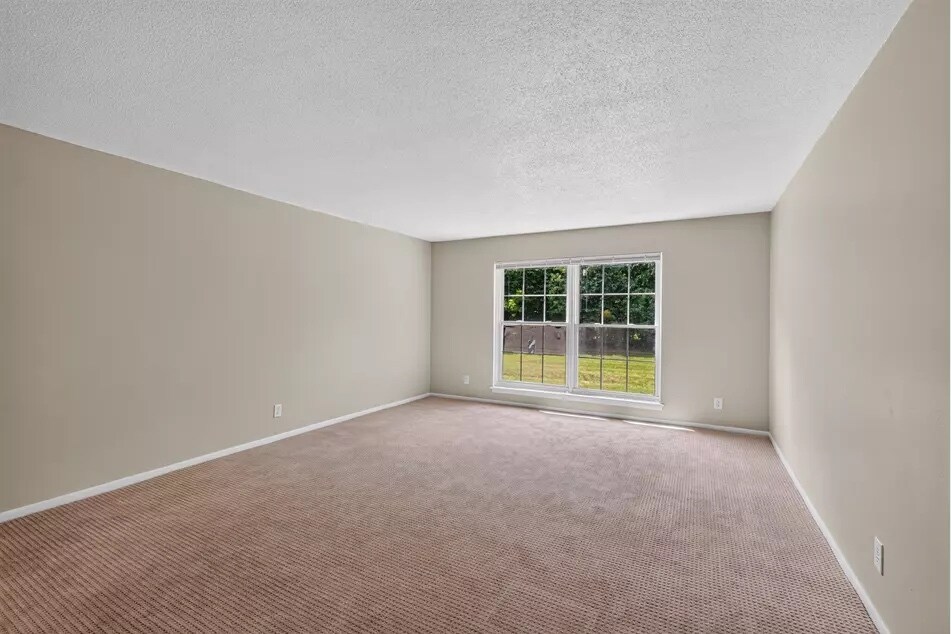 Building Photo - 2101 Chateau Ct