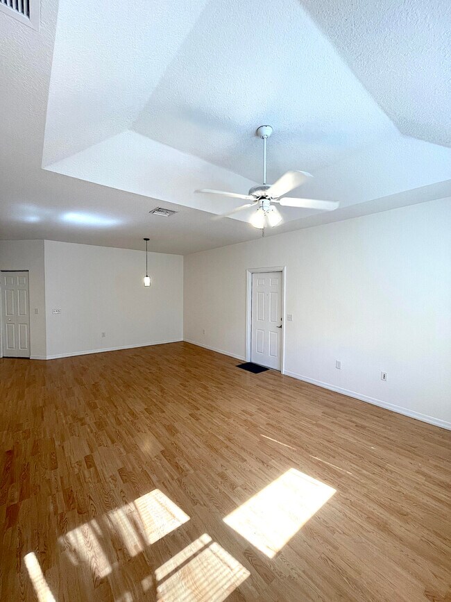 Building Photo - 1791 S Dovetail Dr