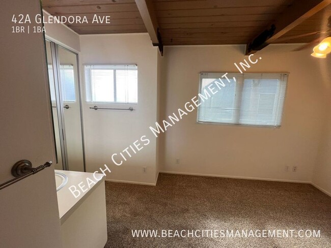 Building Photo - Amazing 1 Bedroom 1 Bath Triplex steps fro...