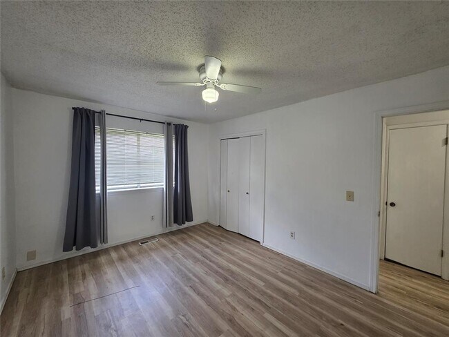 Building Photo - 939 SW 98th St