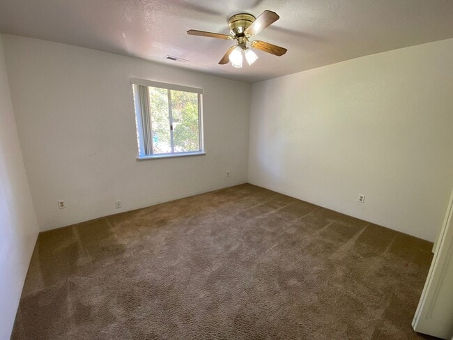 Building Photo - Great 2 Level Four Bedroom House!