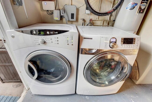 Building Photo - 5574 Lake Osborne Dr