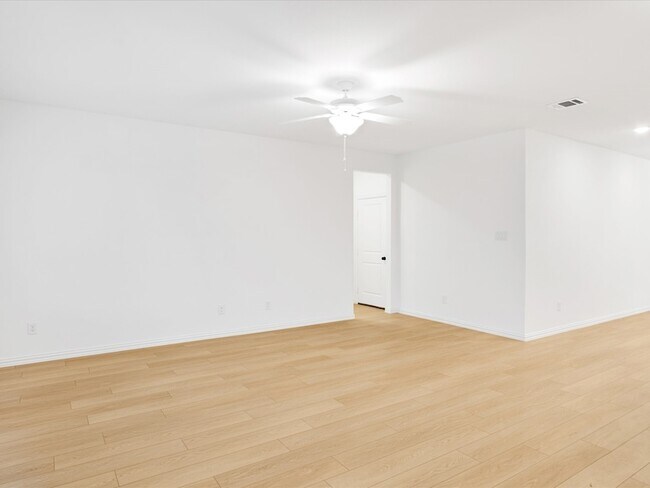 Building Photo - 2116 Sunnymede Dr