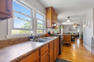 Building Photo - 36 Priesing St