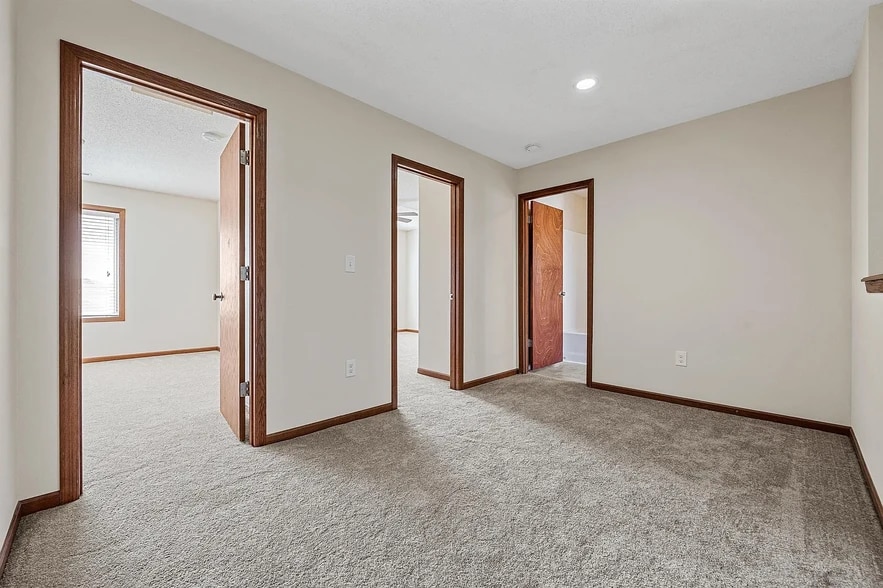 Building Photo - 1027 Acacia Dr NE