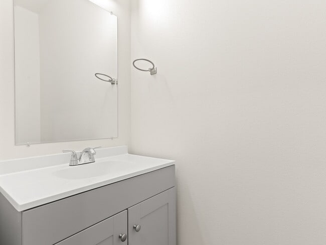 Building Photo - Vancouver Townhouses - Get 1 Month Free!